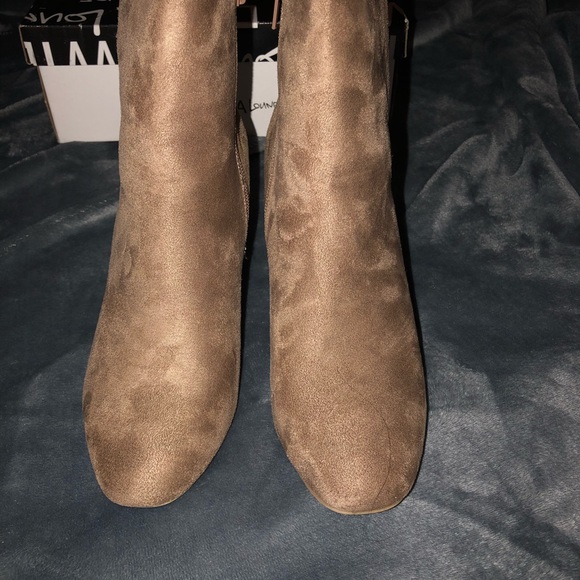 Gold Heel Tan Suede Size 7.5 Boots 👢 - Picture 6 of 7
